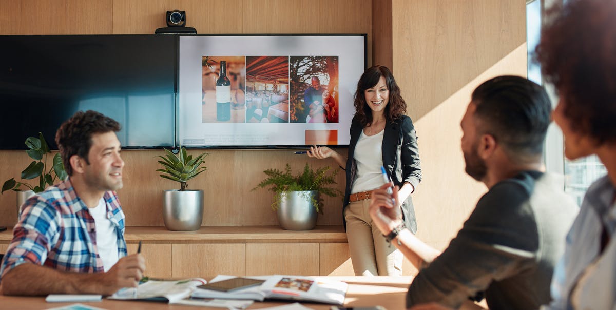 7 Amazing Sales Presentation Examples (And How to Make Them Your Own)