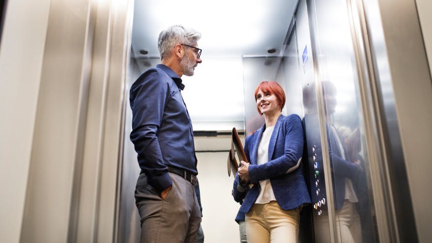 6 Elevator Pitch Examples That Sound Irresistible to Buyers