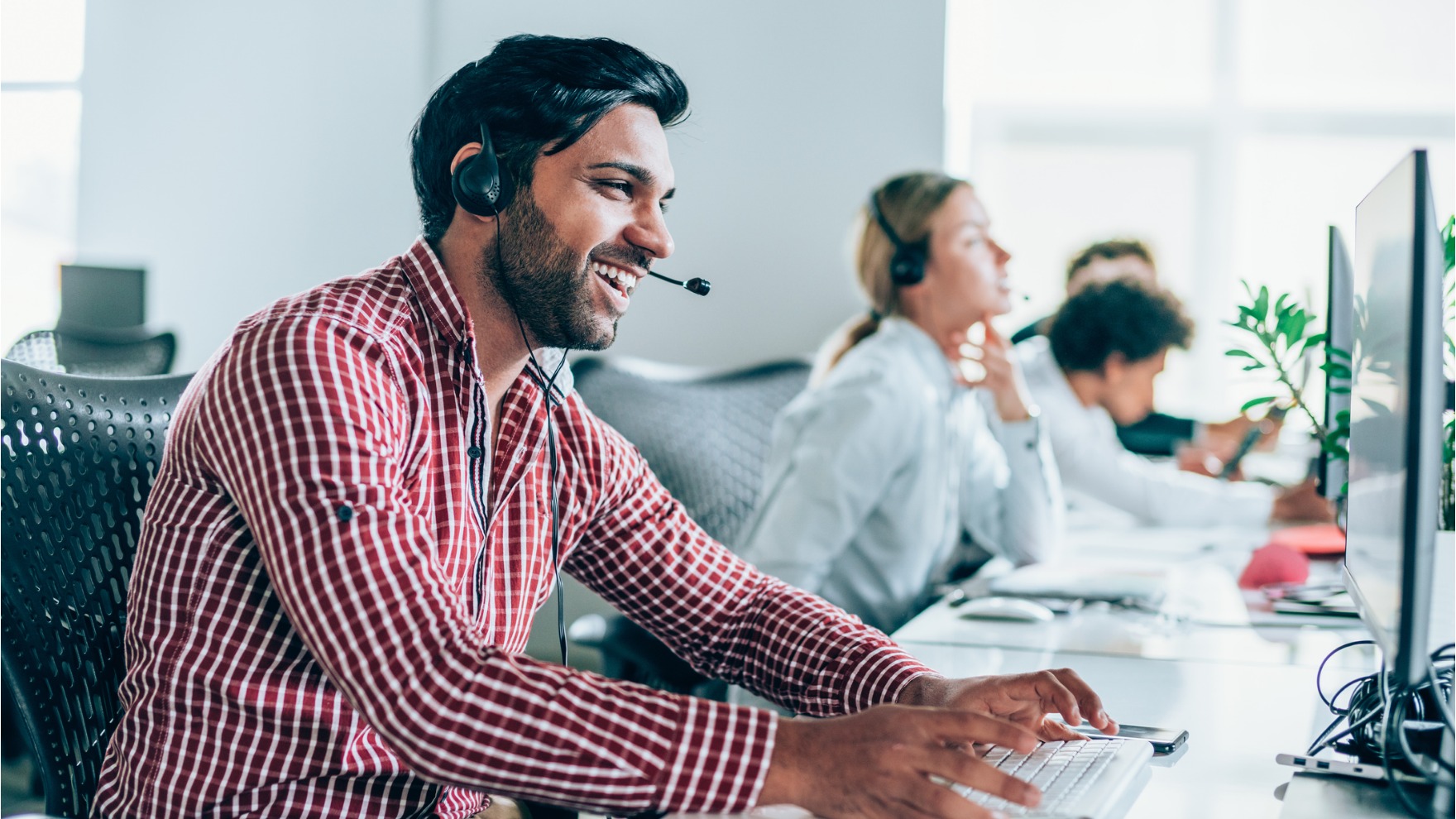 How to Break Into Tech Sales + Tips to Succeed Yesware